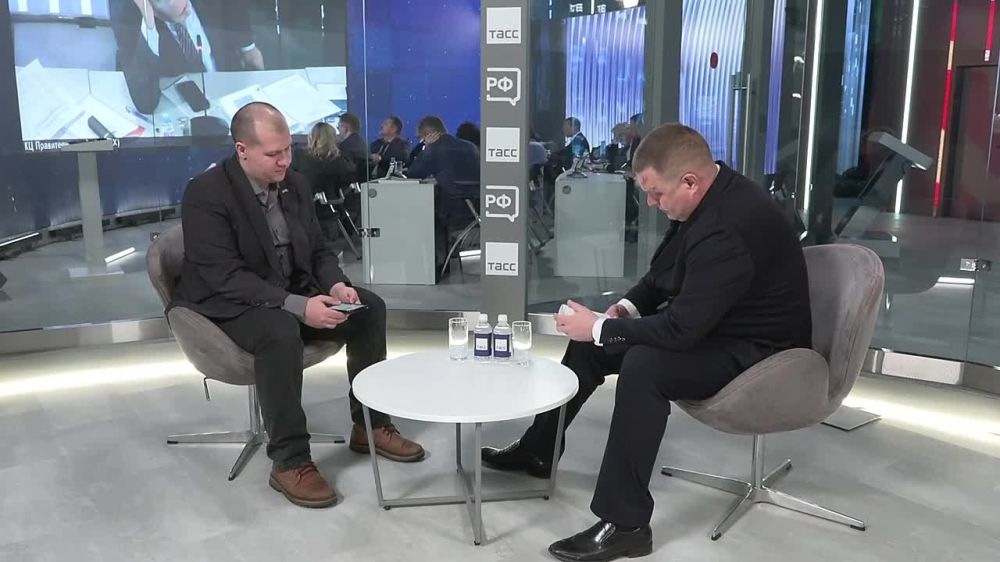 ����� ����������: ������ ������ � ���������� ������� - ��� ��������� ���������������� ���������, 192 ��������� ���������, 14 ������� ���������, ����� 8000 ������ ������ � ���������� �� ���� ��������� �������