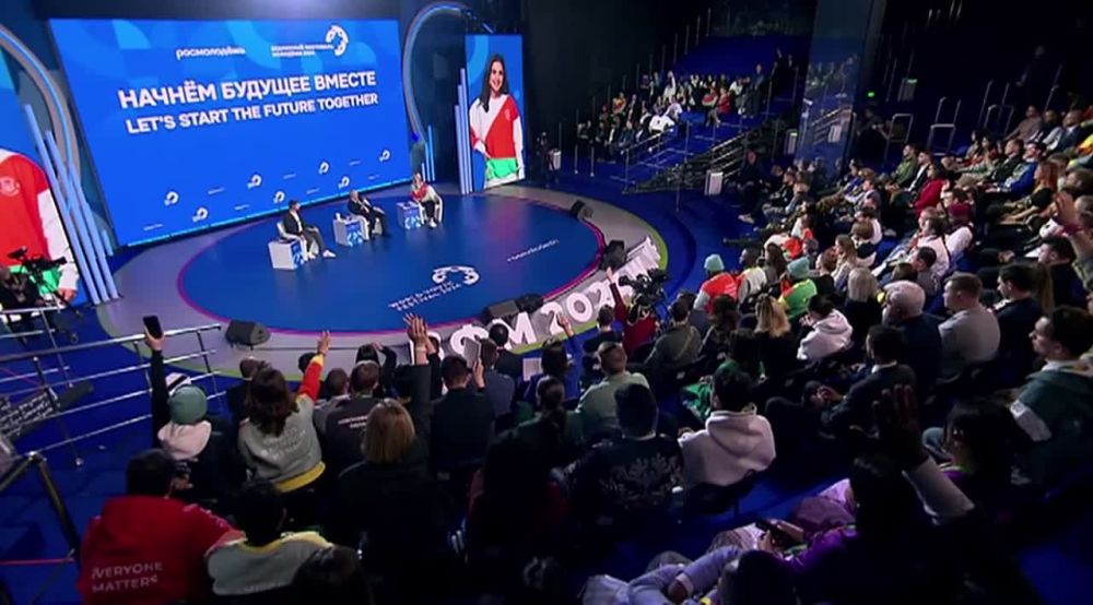 Воссоединение русского и украинского народов неизбежно — чтобы оно произошло, нужно искоренять самые отвратительные проявления нацизма, заявил Владимир Путин