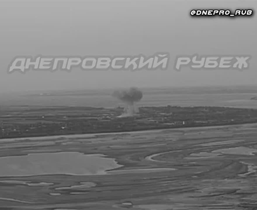 Российская авиация из группировки войск «Днепр» уничтожила несколько военных объектов ВСУ возле города Берислав на правом берегу Днепра