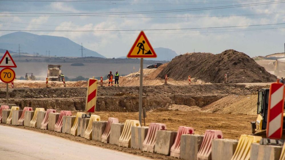 Дорогу от Симферополя к границе с Херсонской областью расширят до 4-х полос – власти Крыма