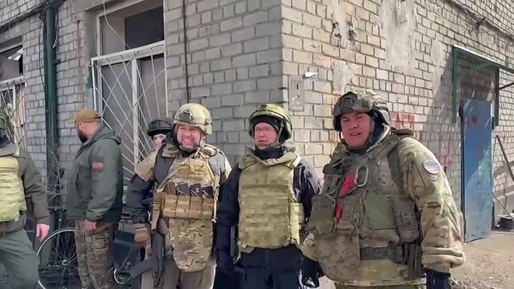 Сергей Кириенко и Денис Пушилин посетили Авдеевку — они пообщались с жителями и осмотрели коксохимзавод