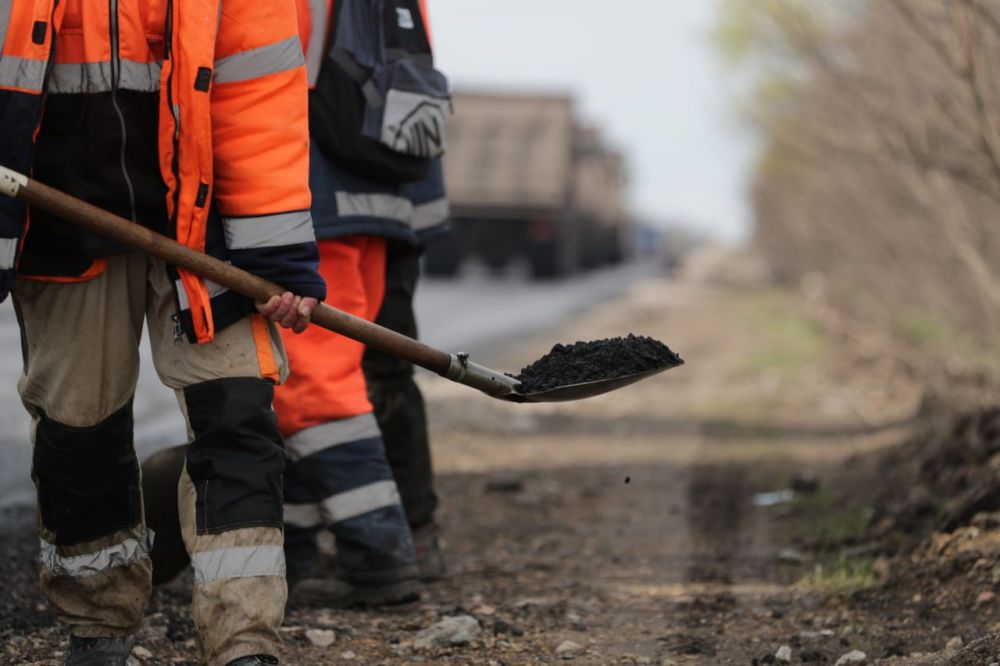 В Херсонской области продолжают приводить в соответствие с российскими стандартами автомобильные дороги