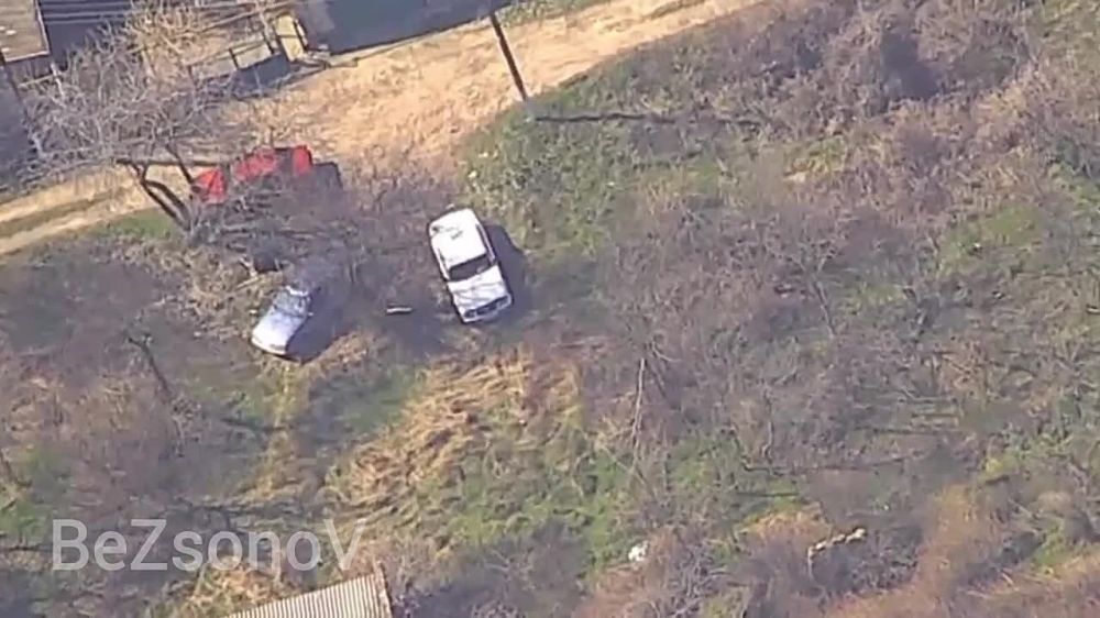 Даниил Безсонов: Бойцы легендарной 80-ой Арктической бригады ВС РФ используя FPV-дроны отрабатывают объекты и транспорт ВСУ на Херсонском направлении