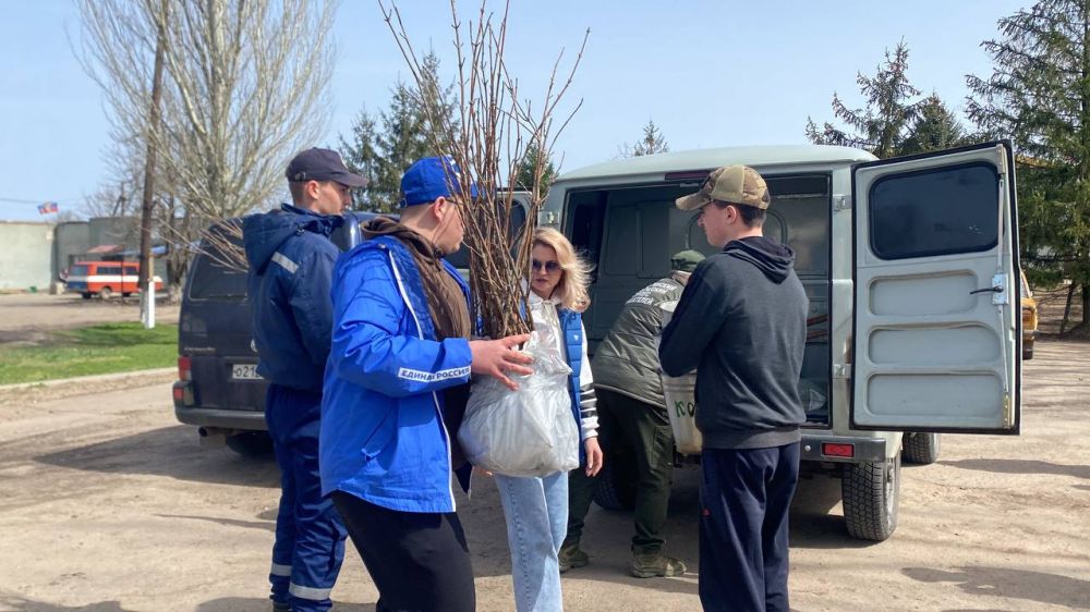 В Херсонской области высадили аллею памяти, посвященную жертвам теракта в Подмосковье