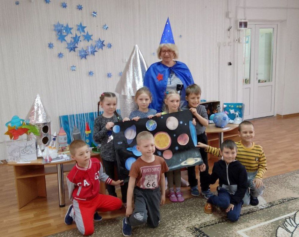 К празднованию Дня авиации и космонавтики в Лазурном прошло мероприятия в учреждениях культуры и образования