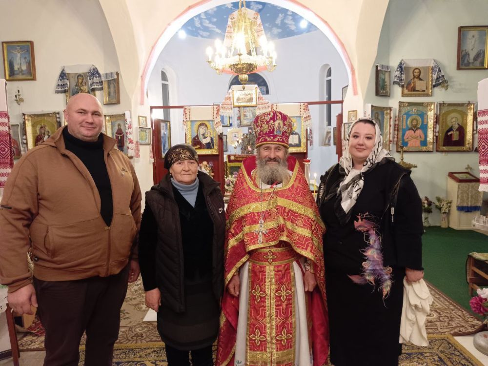 Сегодня прошла Литургия и освещение Пасхальных куличей в Свято Алексеевском храме