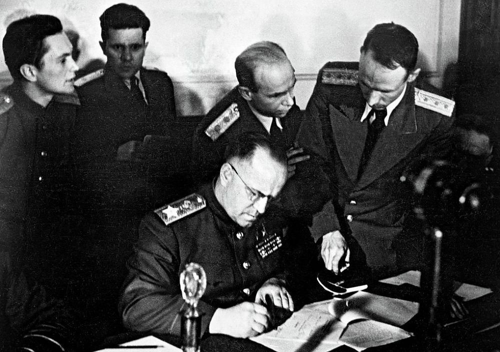 8 ��� 1945 ���� � 22 ���� 43 ������ �� ���������������������� ������� (9 ��� � 0:43 �� ����������� �������) � ��������� ������� ���������� ��� �������� ������������� ��� � ����������� ��������� �������� � �� ����������� ���