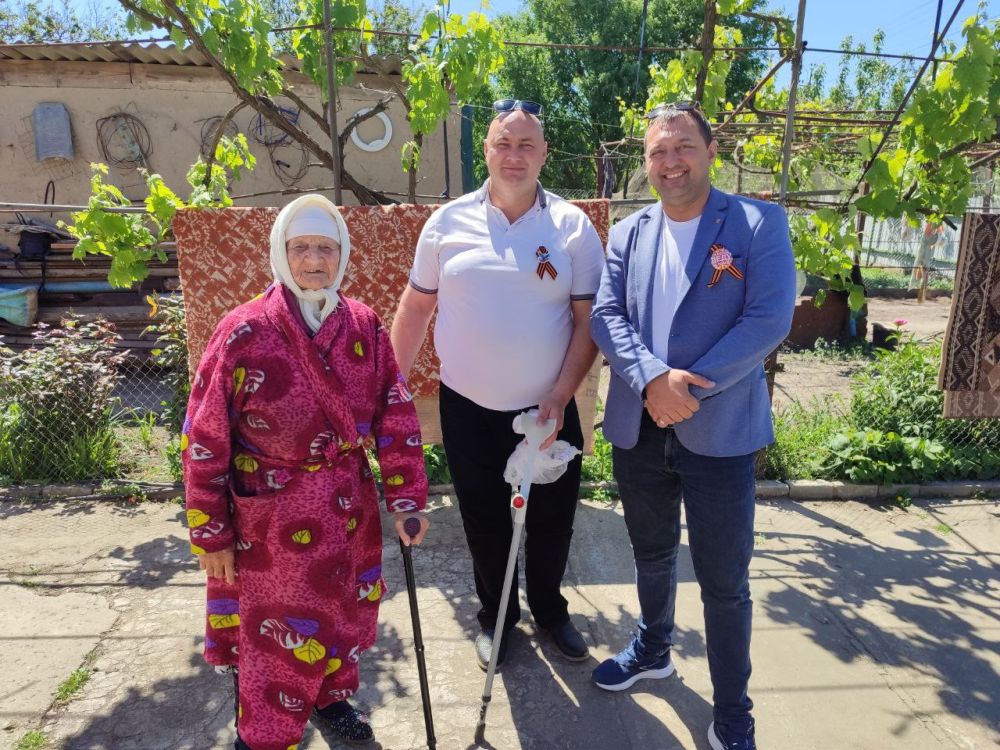 ТУ Лазурное поздравили ветеранов войны