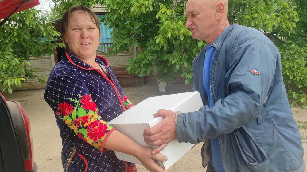 Продолжаем выдавать гуманитарную помощь детям-сиротам доставленную из Донецка