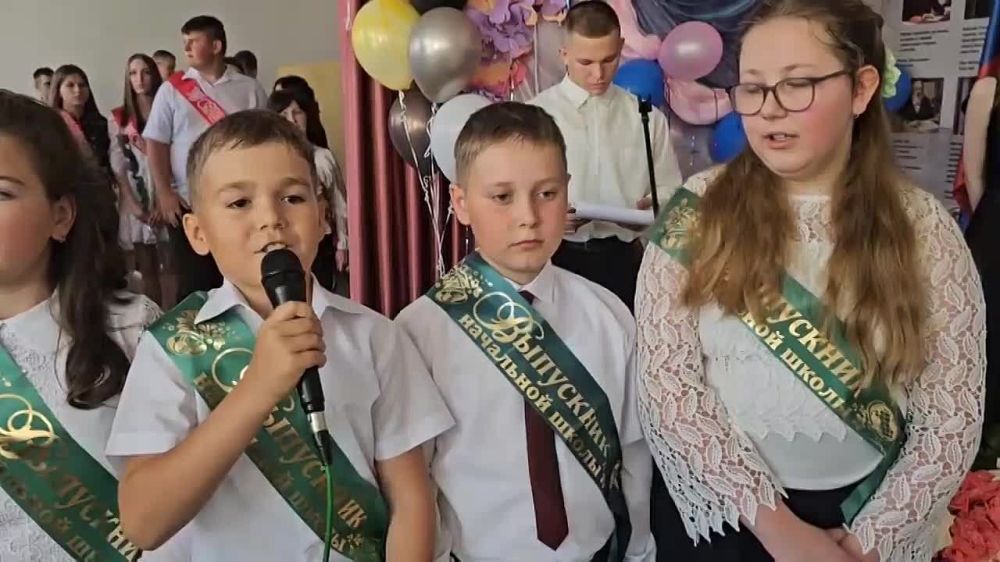 В Скадовской школе №-3 прозвенел последний звонок!