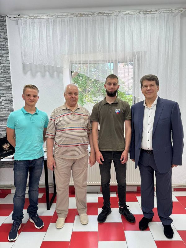 Давид Лобакин: Сегодня профессиональный праздник отмечают представители одной из самых справедливых профессий - адвокаты России