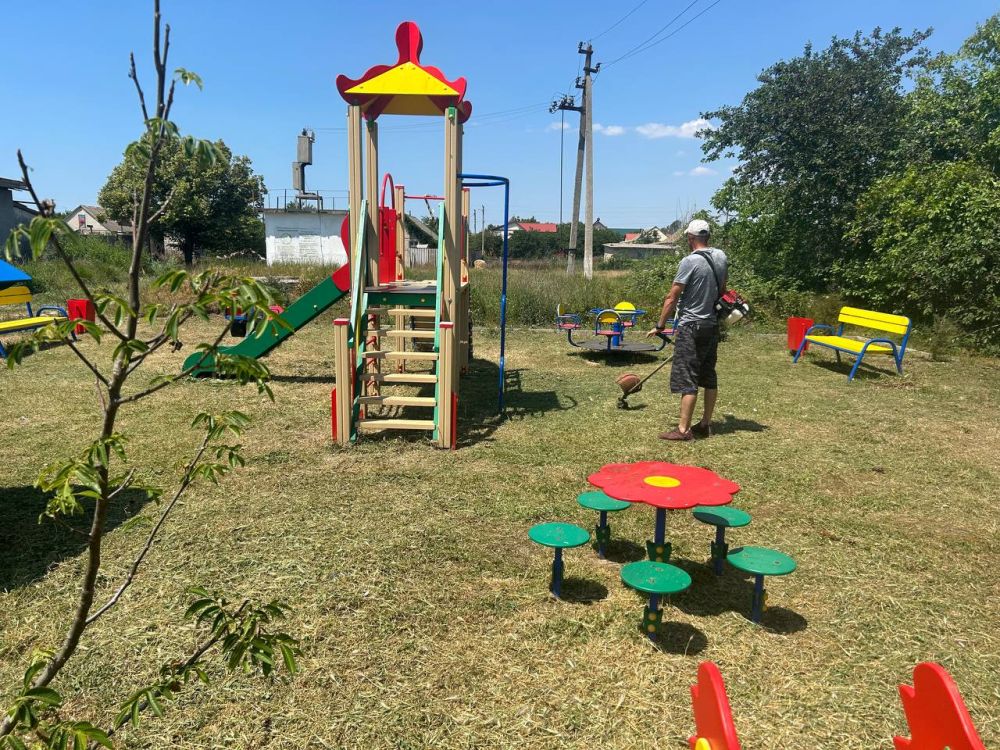 Александр Дудка: В территориальном управлении Лазурное проводятся работы по благоустройству детских площадок