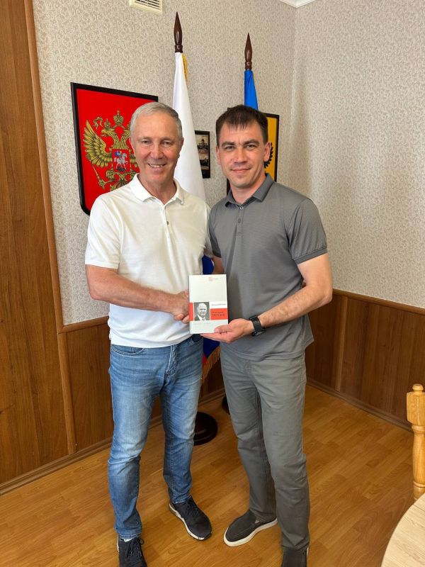 Рамиль Замалетдинов: Вместе с коллегами из депутатского корпуса Херсонской областной Думы, поздравили главу нашего региона Владимира Сальдо с прошедшим днём рождения