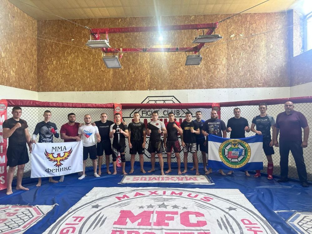 В пгт. Лазурное в клубе "MAXIMUS" 12 июня прошёл турнир по смешанным боевым единоборствам ММА, посвящённый Дню России