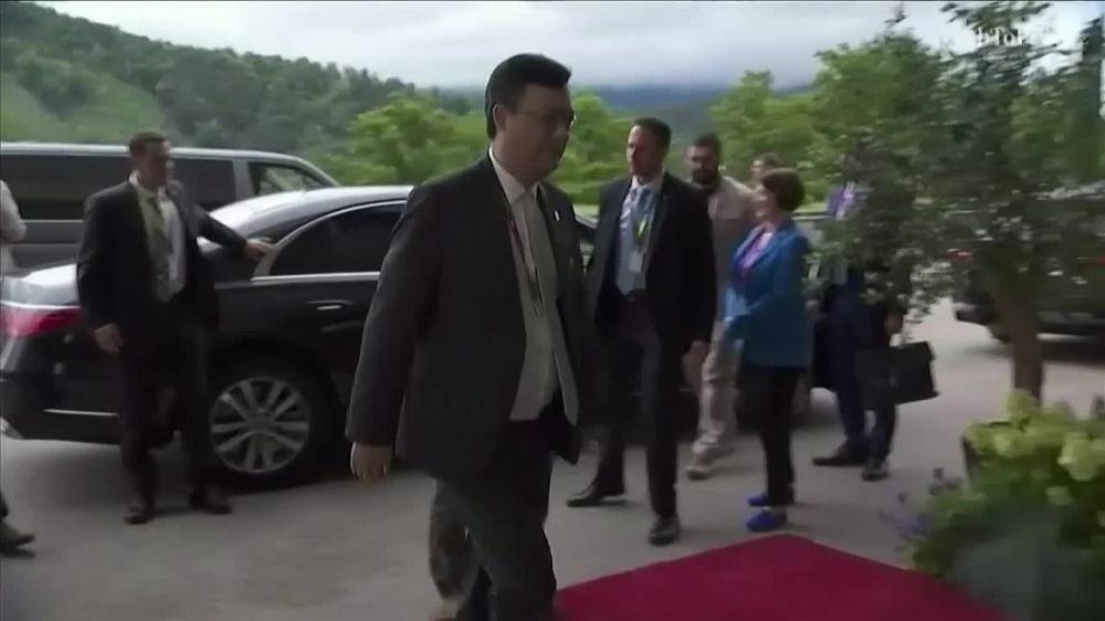 Владимир Зеленский уже прибыл на "саммит мира" в Швейцарии