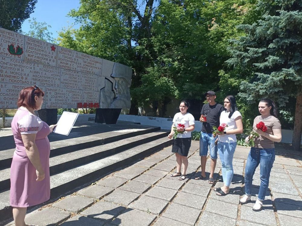 В Скадовском округе прошла акция "Зажги свечу памяти"