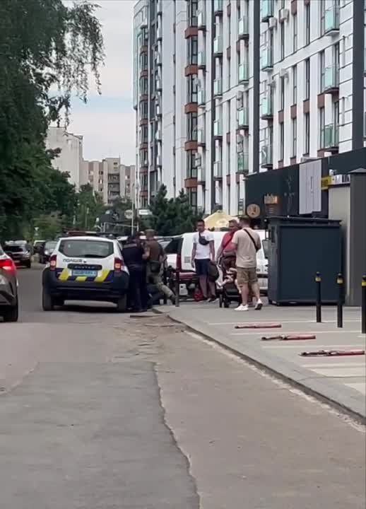 ���� � �����-����������. ���-����� ��� ������� ��������� ������, ������� ������ � ������� � ������, �� ����� �� ������ �� ����