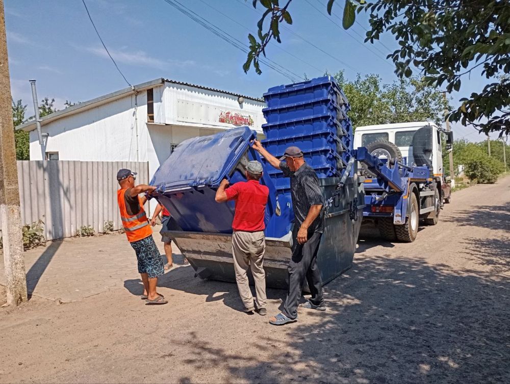 Еще в пяти населенных пунктах Алешкинского округа запущена программа по вывозу ТКО