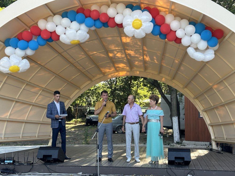 Рамиль Замалетдинов: В канун самого светлого праздника Дня семьи, любви и верности, чествовали семьи и детей нашей области! Поздравил многодетную семью и семью ветаранов труда города Геническа