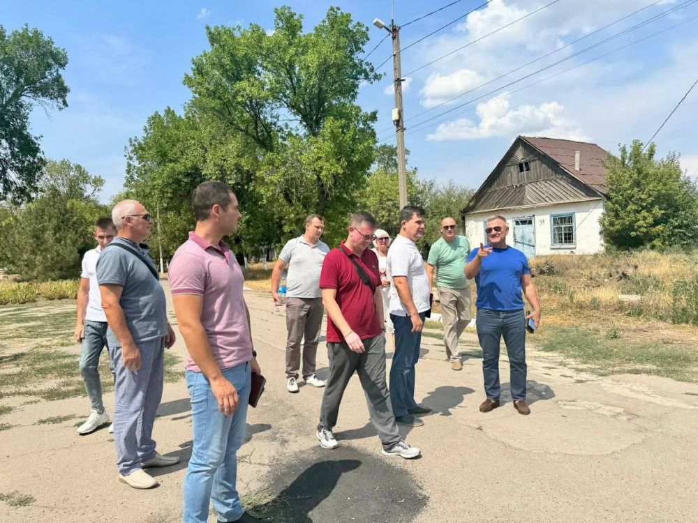 Вице-премьер Сергей Черевко и министр культуры Артём Лагойский посетили отремонтированный дом культуры в селе Чкалова