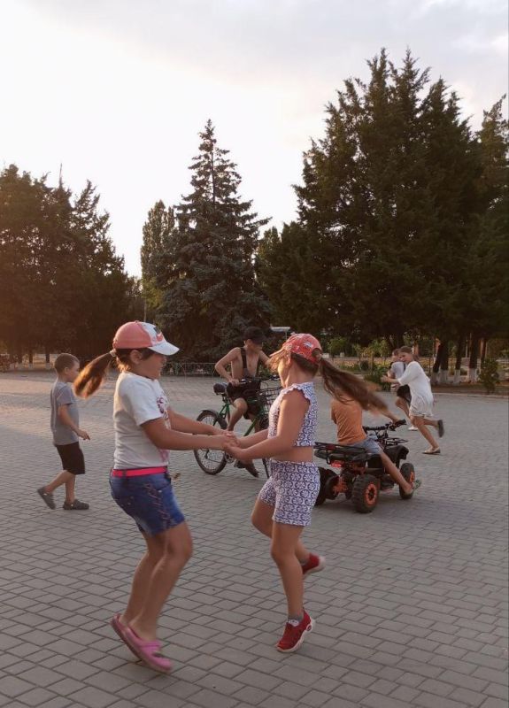 Весёлая дискотека в пгт Лазурное