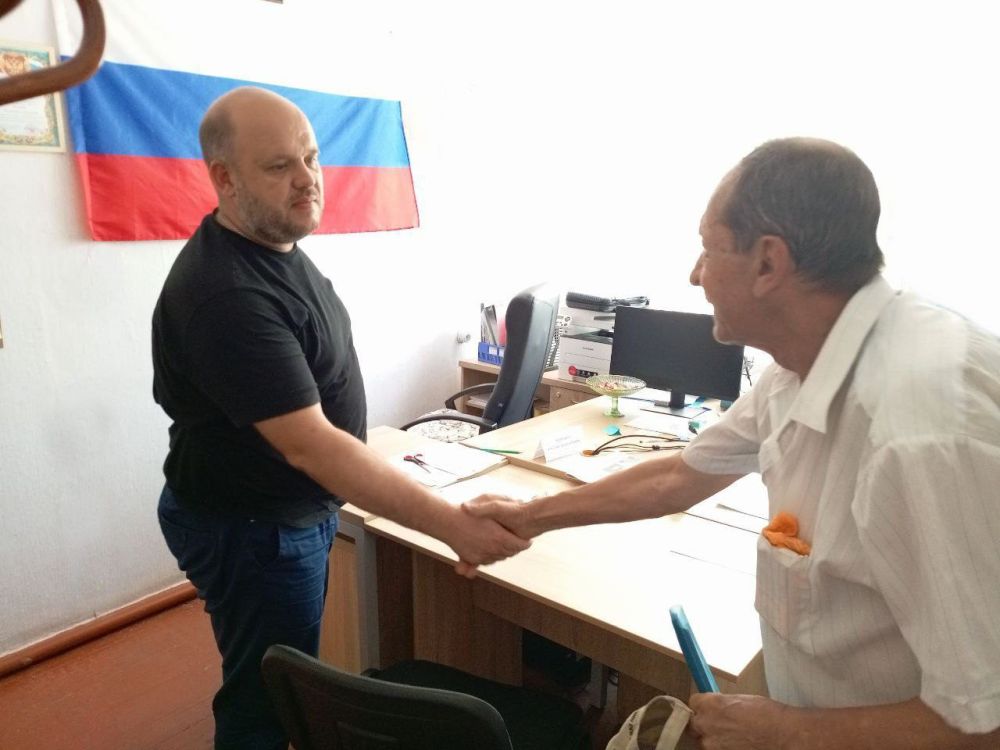 Врио главы Алешкинского муниципального округа Руслан Хоменко провел личный прием граждан в селе Счастливое