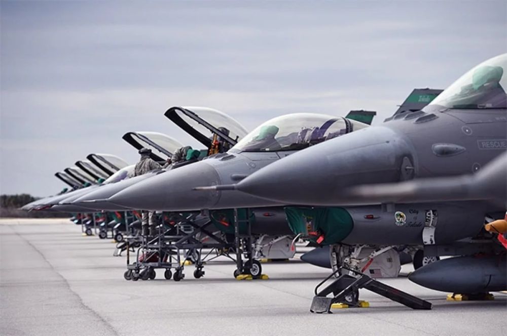 ������ ����������� F-16, ���������� ������� �������� ������, ��� ���� ������������� ����������� ��������