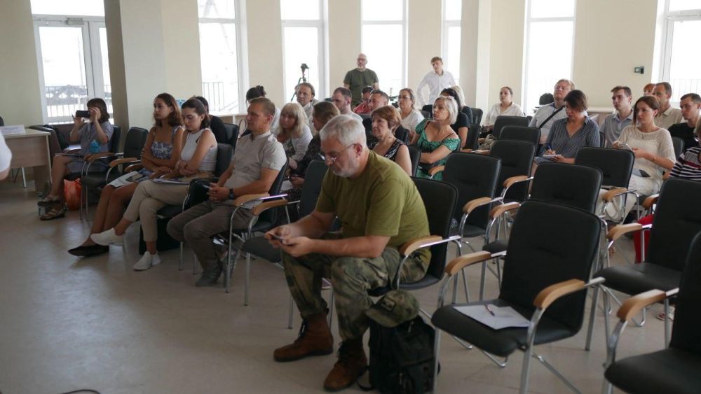 Несмотря на непростые условия работы, 5 экспертов ПФКИ приехали в Херсонскую область, чтобы провести обучение по проектной деятельности в формате практического семинара