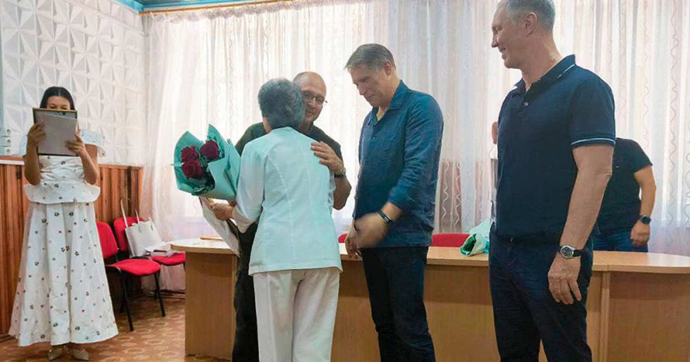 Кириенко, Мурашко и Сальдо наградили лучших медработников Алешкинской ЦРБ