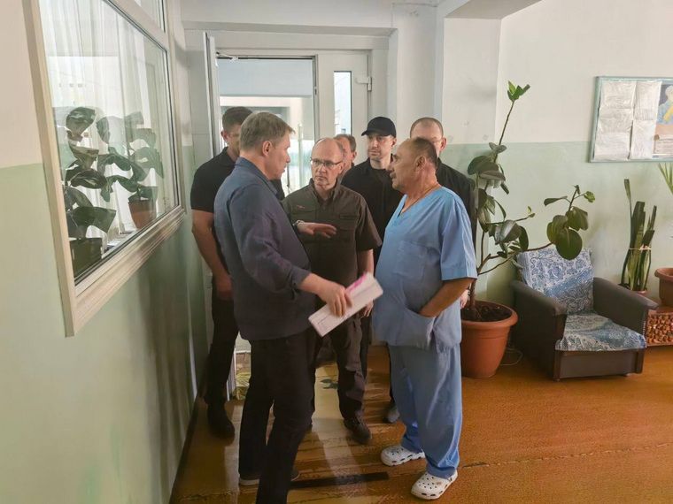 Кириенко вручил награды медработникам прифронтовой больницы в Херсонской области. Фото