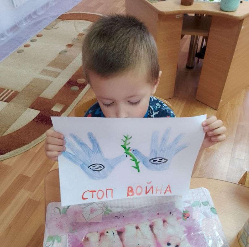В детском саду «Солнышко» прошло занятие на тему: «Дети хотят мира»