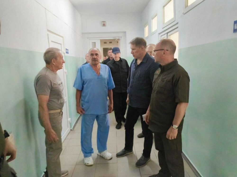 Сергей Кириенко наградил сотрудников Алешковской больницы государственными наградами