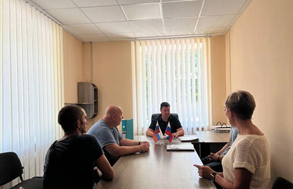 Глава Новой Каховки Виталий Гура посетил территориальные управления Новокаховского городского округа