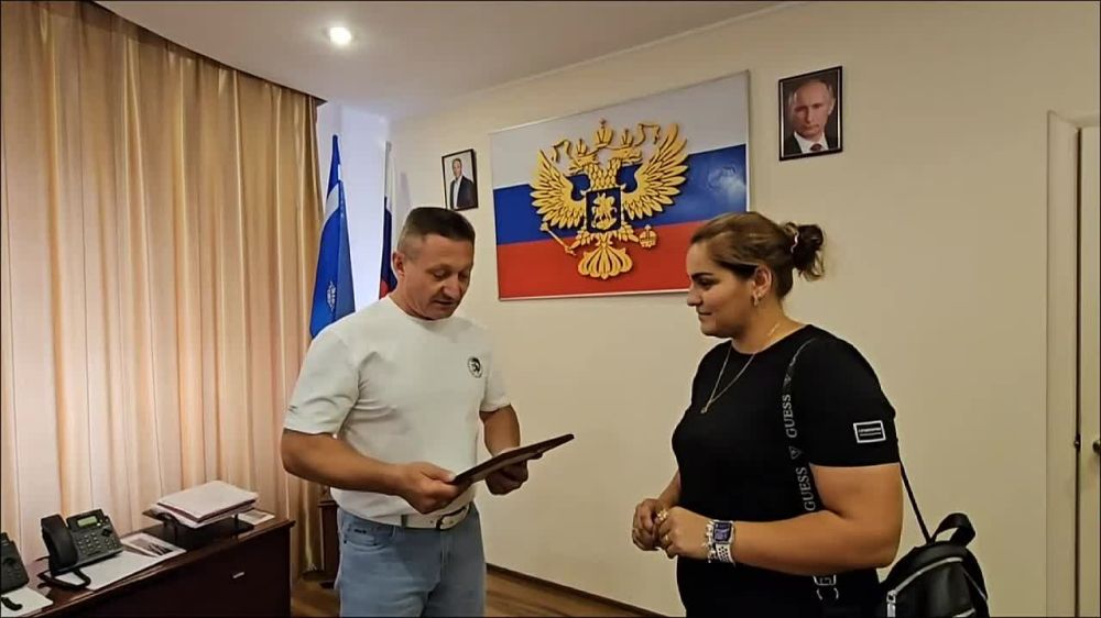 Александр Дудка: Вручил почётную грамоту заместителя Председателя Правительства Херсонской области одному из лучших участников конкурса «Торговля Херсонской области – 2024»