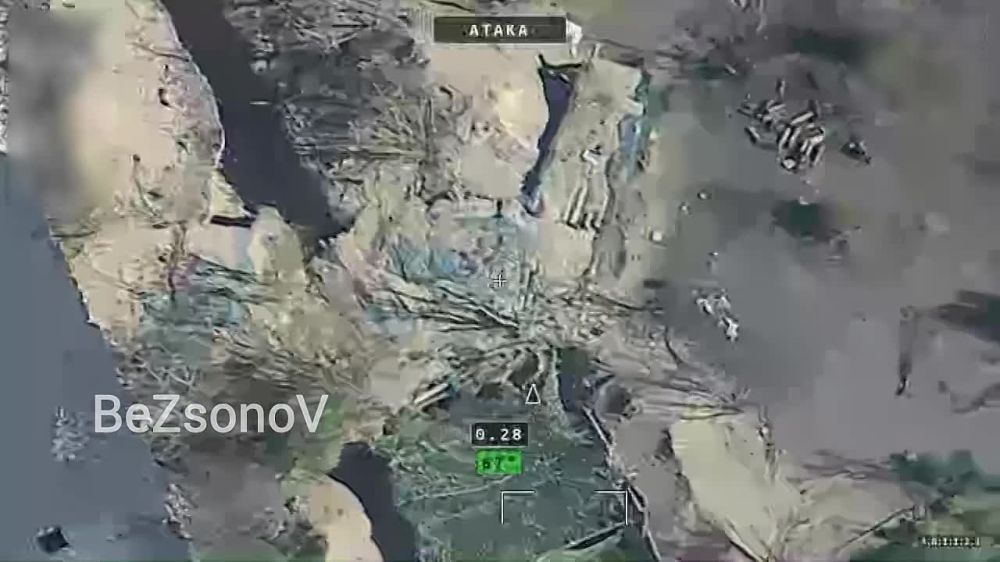 Даниил Безсонов: На Каховском направлении, Херсонской области нашими бойцами из подразделения БпЛА ВДВ была обнаружена и уничтожена очередная американская 155-мм гаубица М-777