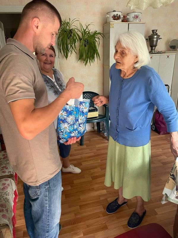 Ветеранов Скадовского округа поздравили с Днем Государственного Флага России