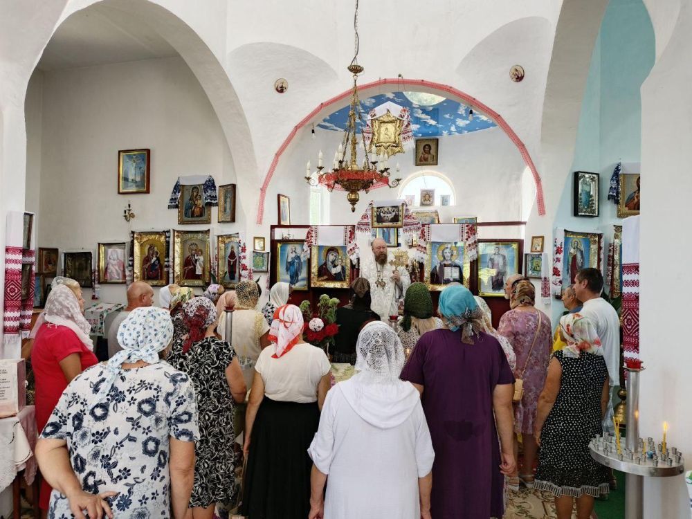 Епископ Скадовский и Алешкинский Филарет совершил Божественную литургию в пгт