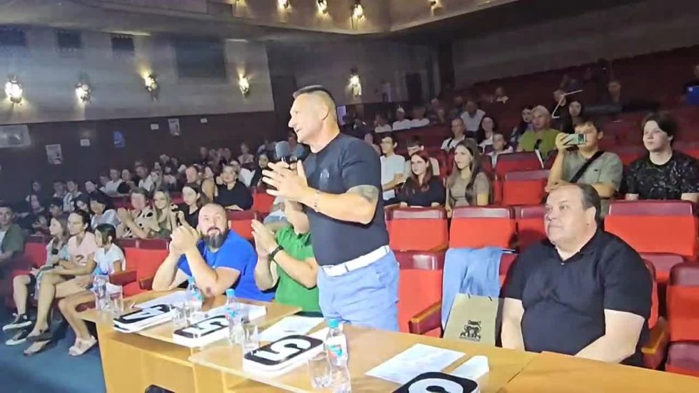 Александр Дудка: В Скадовском районном Доме культуры прошел Кубок КВН Херсонской области