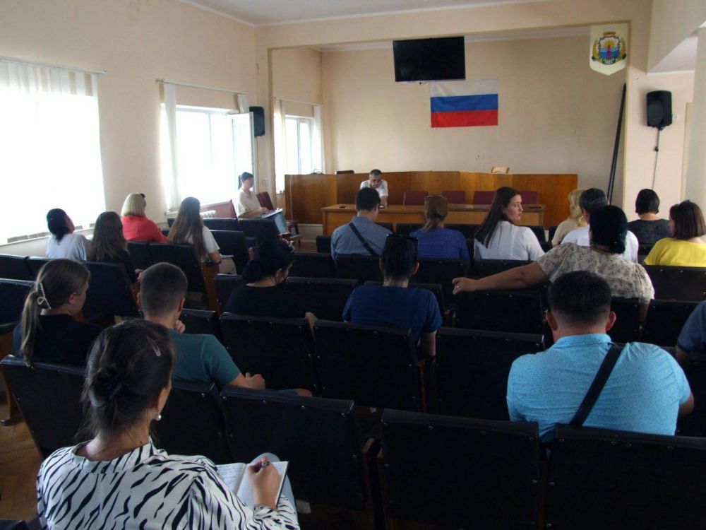 Александр Дудка: Мой заместитель по внутренней политике Александр ПАВЛОВСКИЙ принял участие в совещании с заместителями директоров школ и с советниками по воспитательной работе