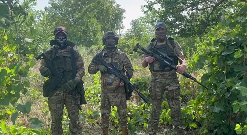 Рамиль Замалетдинов: Наши друзья, бойцы с Херсонского направления, поздравили ребят с началом учебного года!