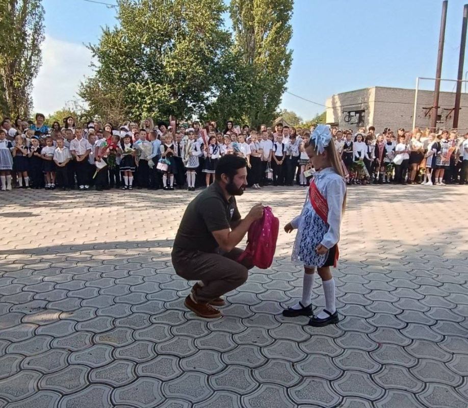 Депутаты Херсонской областной Думы приняли участие в торжественных линейках, посвящённых началу нового учебного года, в образовательных учреждениях по всему региону: