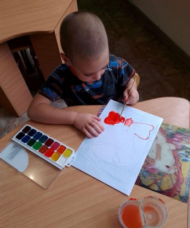 В Лазурненском детском саду «Солнышко» прошло занятие по рисованию