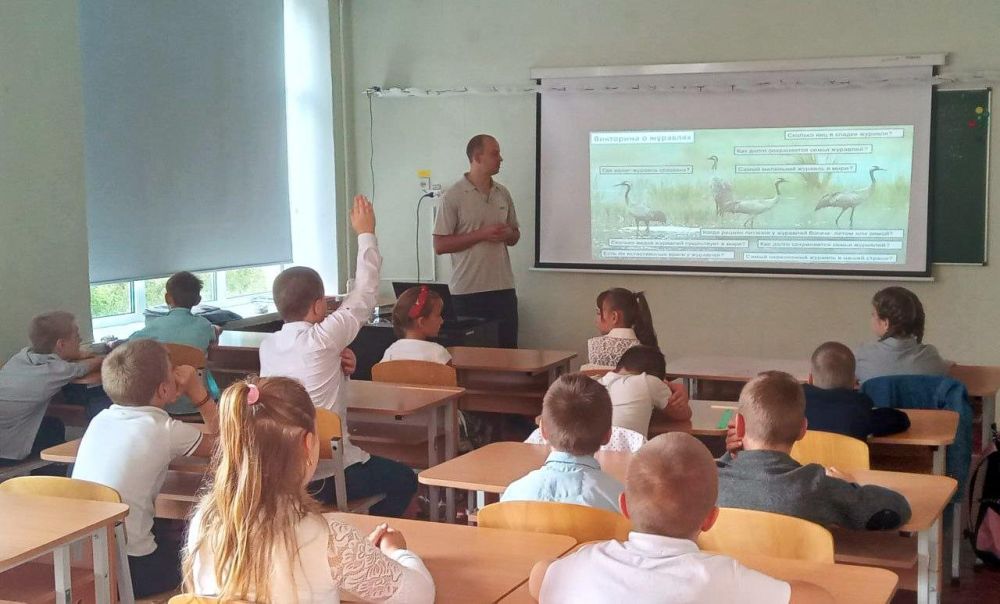 В Лазурненской школе прошла лекция к Всемирному дню журавля