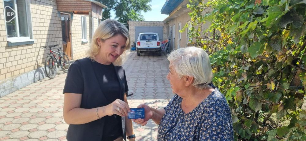 Более 100 человек получили партийные билеты в Скадовском районе