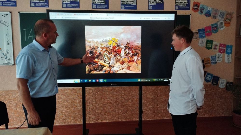 В Таврийской школе прошли исторические минуты