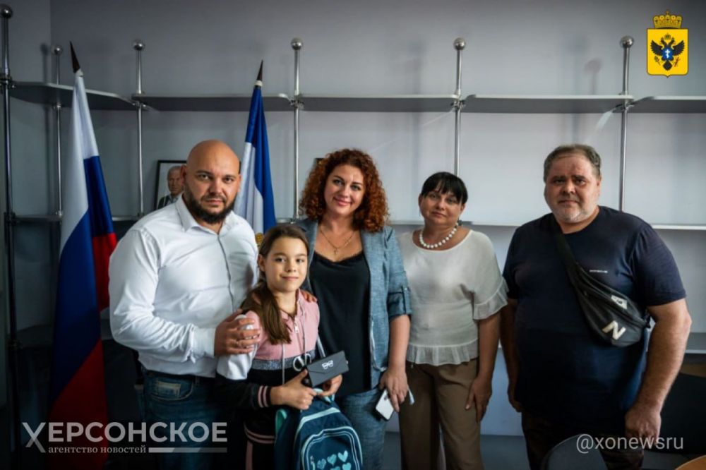 В Симферополе бесплатно изготовили специальные очки для девочки из Херсонской области