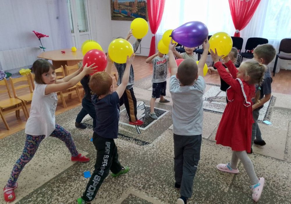 В Лазурненском детском саду "Солнышко" прошло музыкальное занятие на тему: Пляши и веселись от души