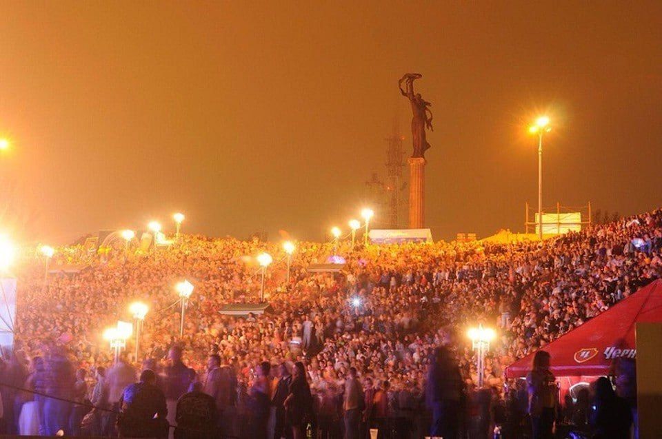 �������� ������ ��������� ������ � ���� ������