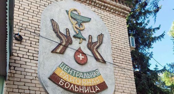 Константин Басюк: Терракт в Алешках. В Херсонской области совершена диверсия против семьи главврача больницы в Алешках Владимира Харлана. Владимир Иванович и его водитель получили ранения. К несчастью, погибла его супруга