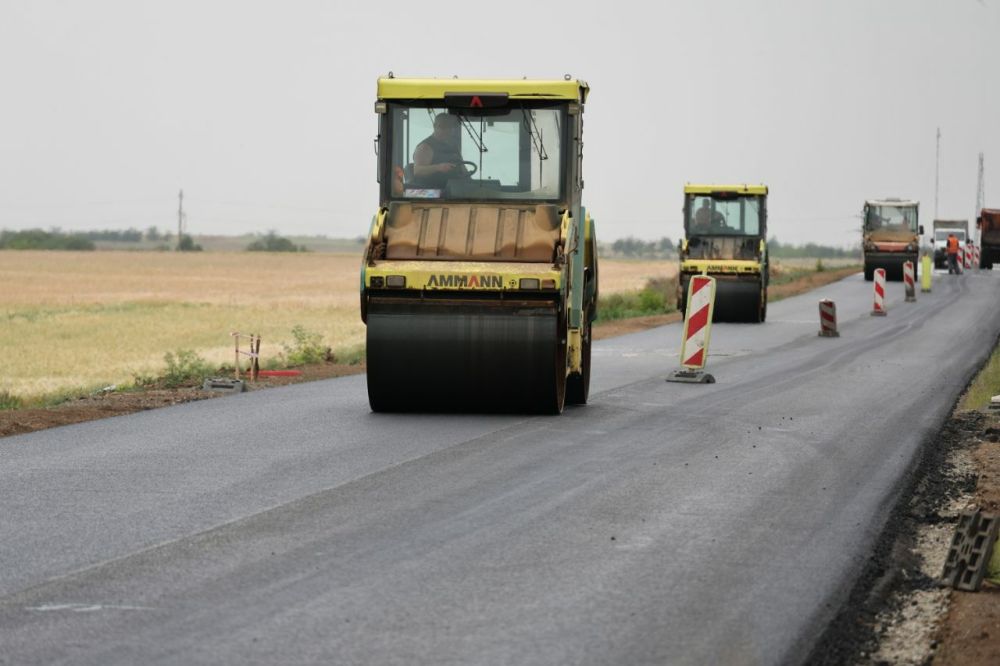 Андрей Алексеенко: Ремонтировать дороги и улицы населенных пунктов по программе 2025 года сможем начать уже в этом году